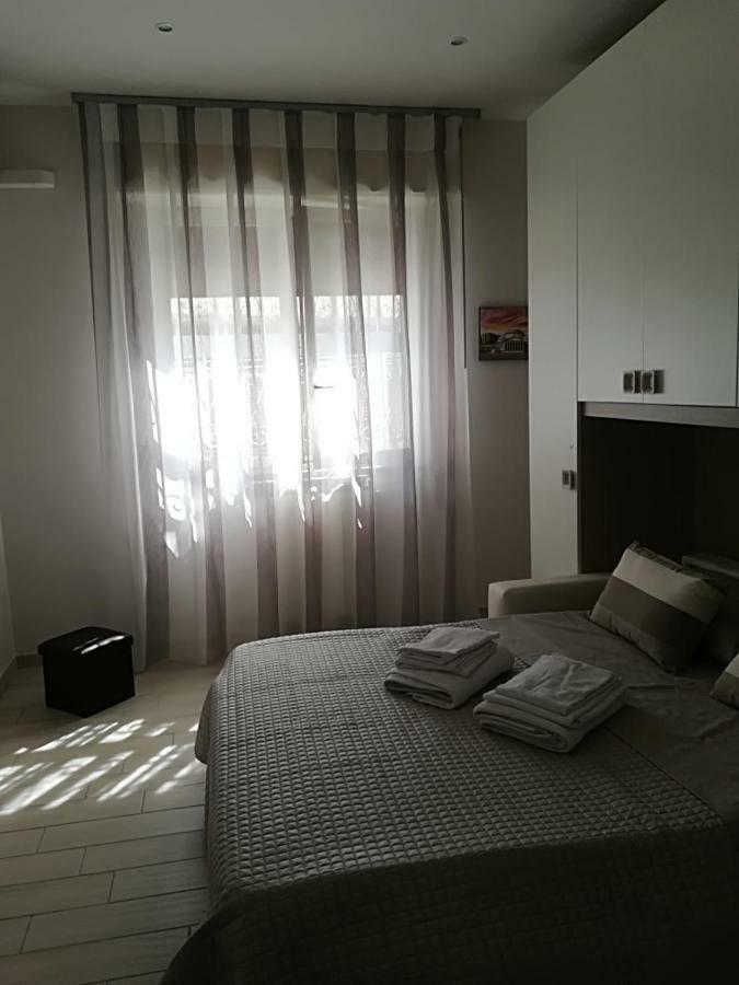 Hotel La Casa Di Donatella à Naples Extérieur photo
