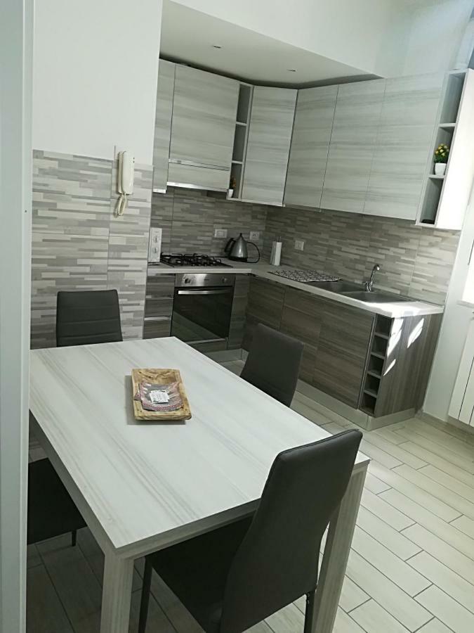 Hotel La Casa Di Donatella à Naples Extérieur photo