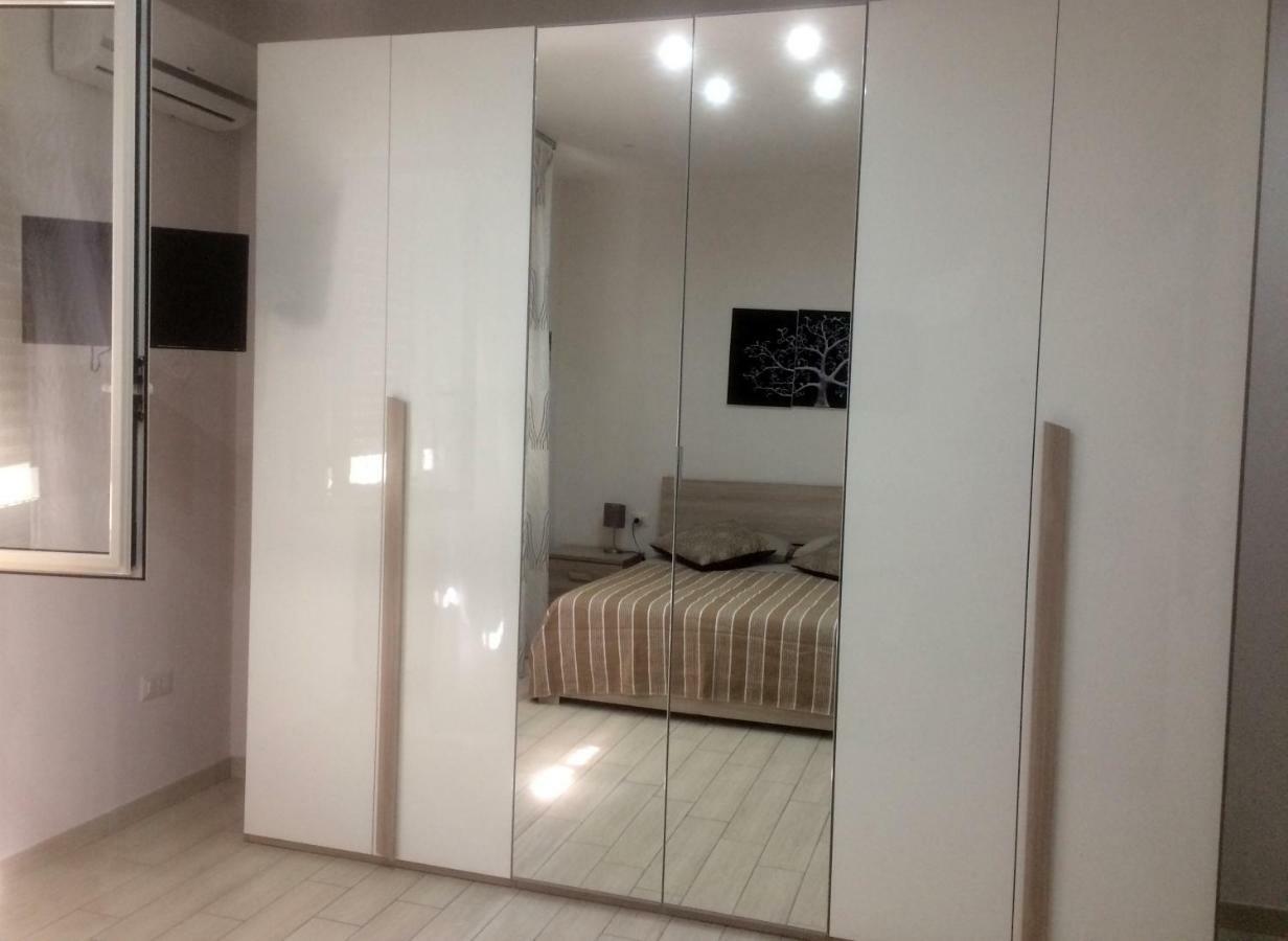Hotel La Casa Di Donatella à Naples Extérieur photo